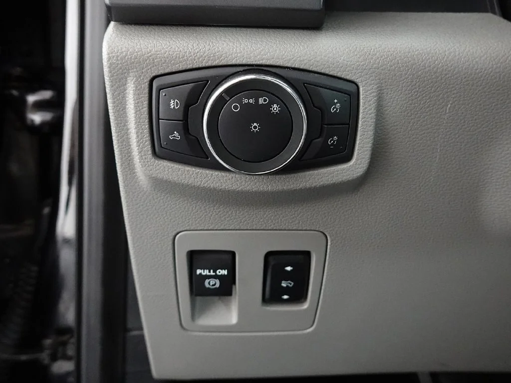 Used 2019 Black Ford XLT image 17