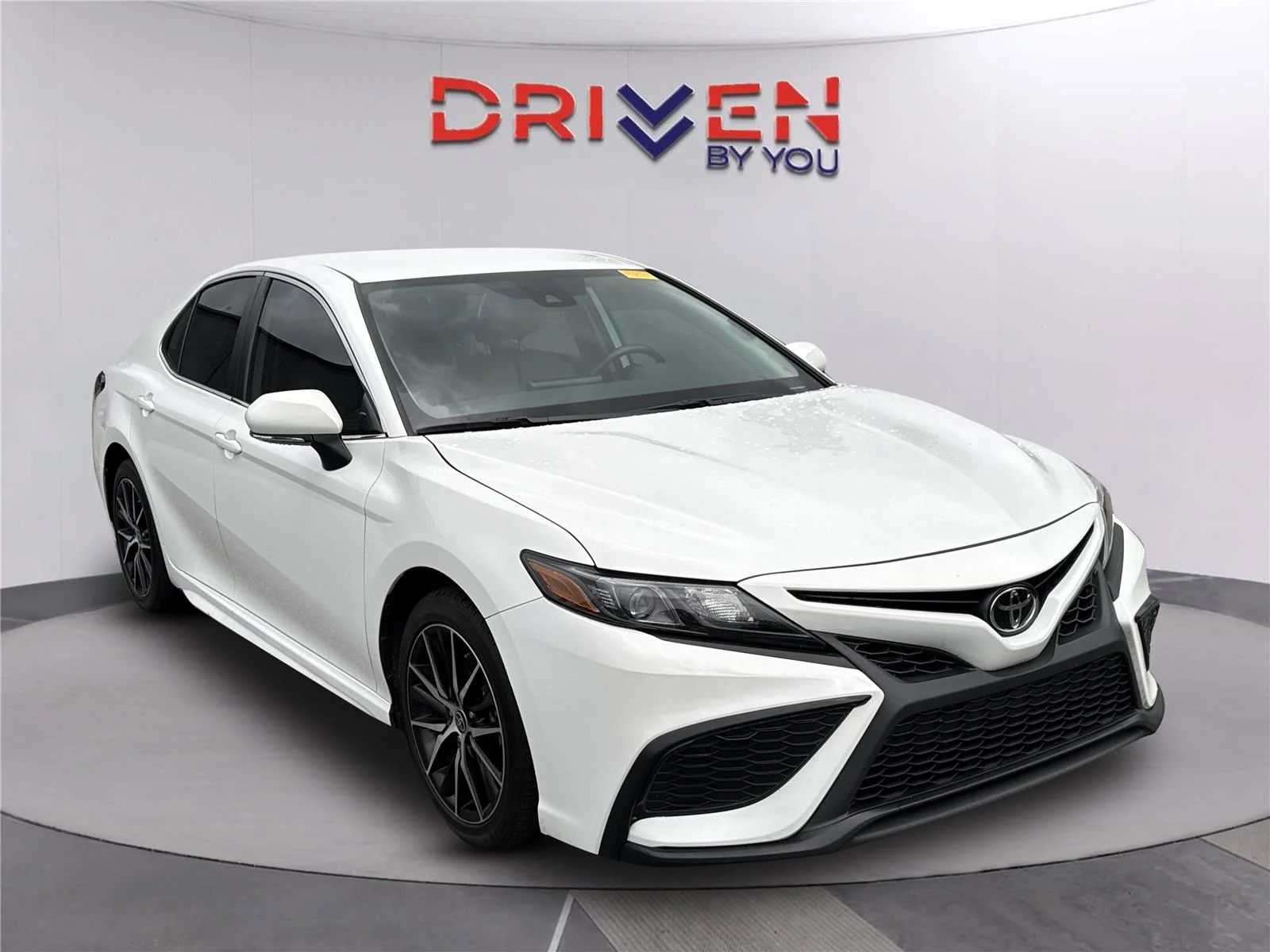 Used 2024 Ice Cap Toyota SE image 2