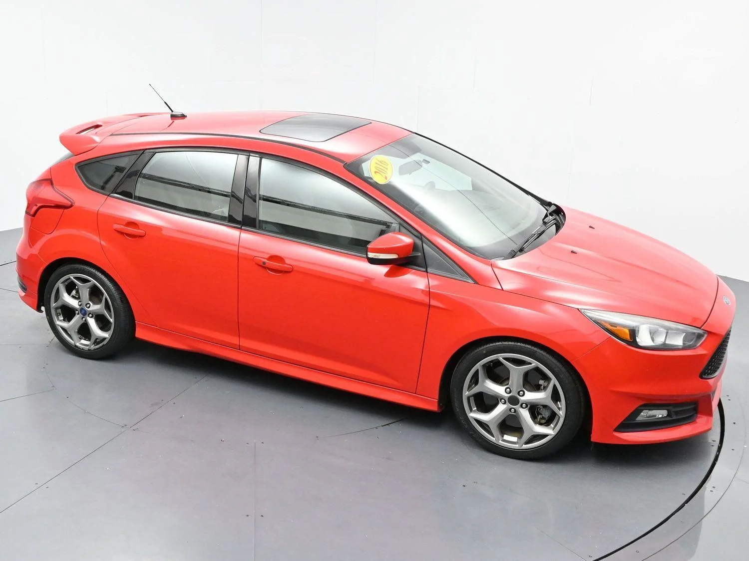 Used 2016 Race Red Ford ST image 34