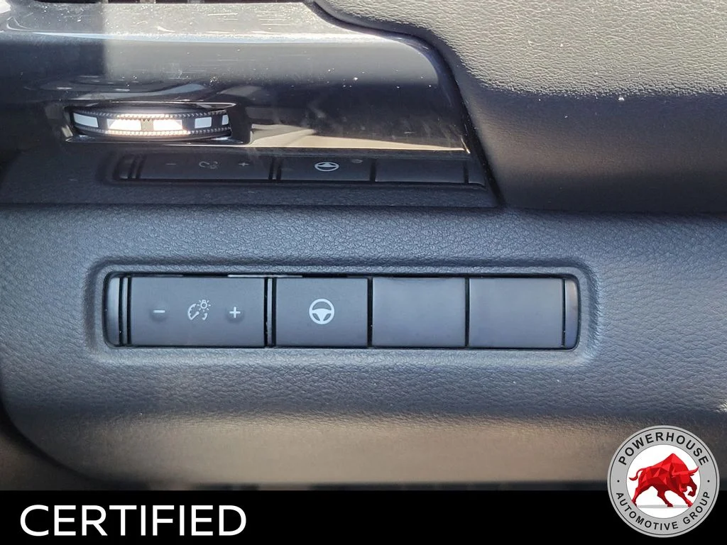 Used 2022 White Nissan SV image 26