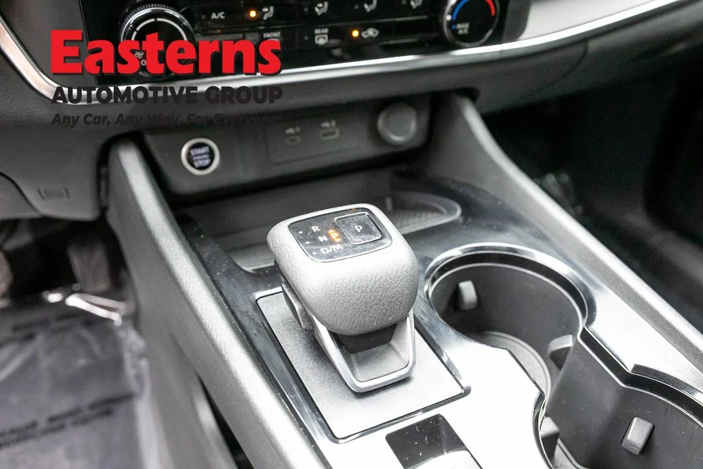 Used 2023 Red Nissan S image 13