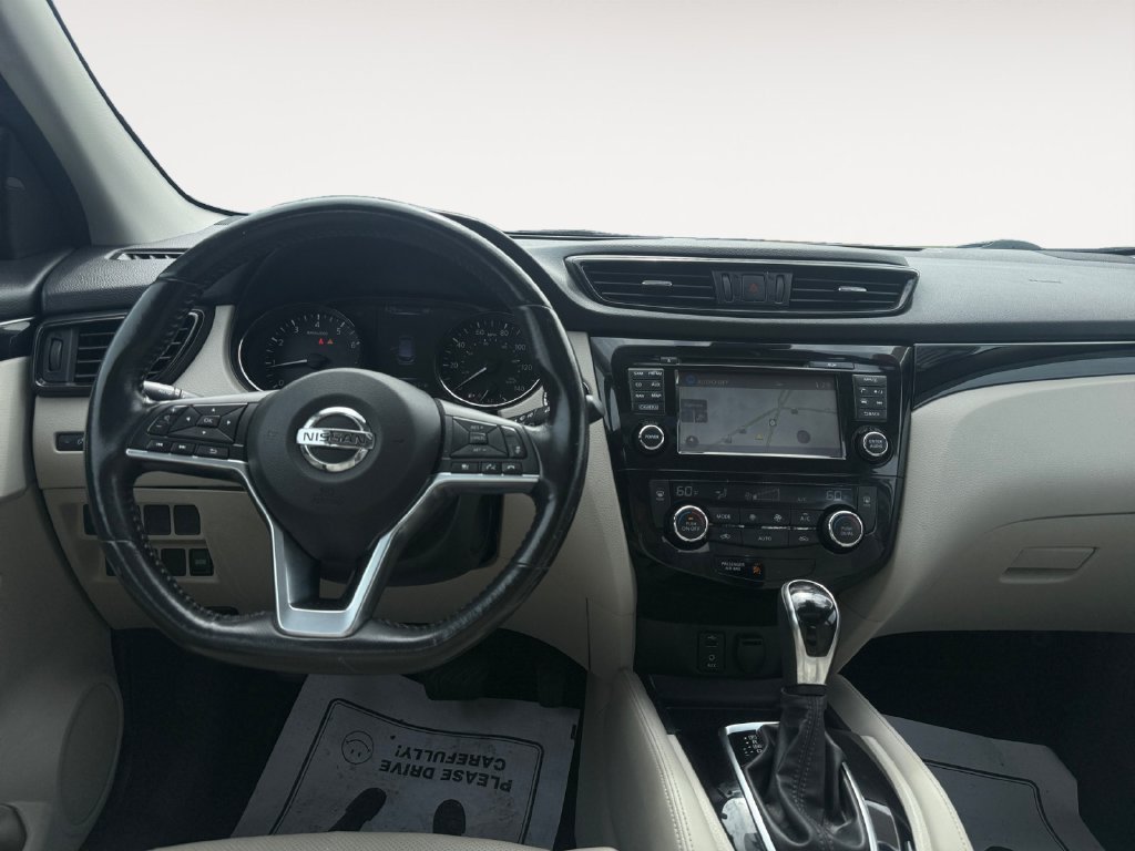 Used 2018 White Nissan SL image 10