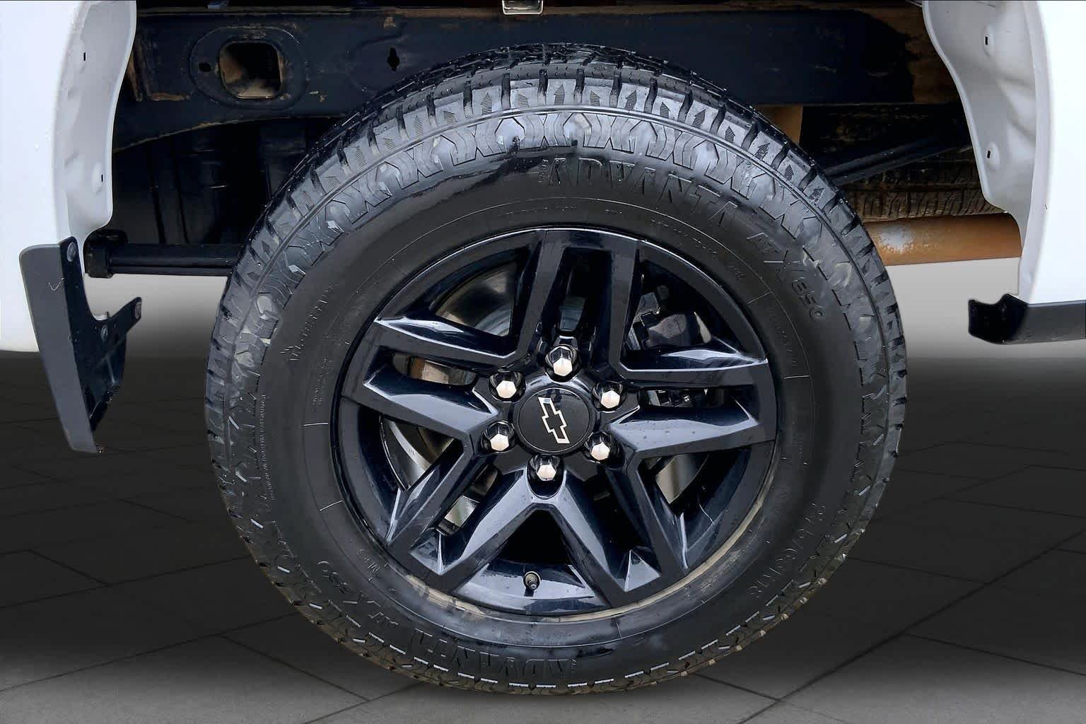 Used 2019 SUMMIT WHITE Chevrolet Custom Trail Boss image 9