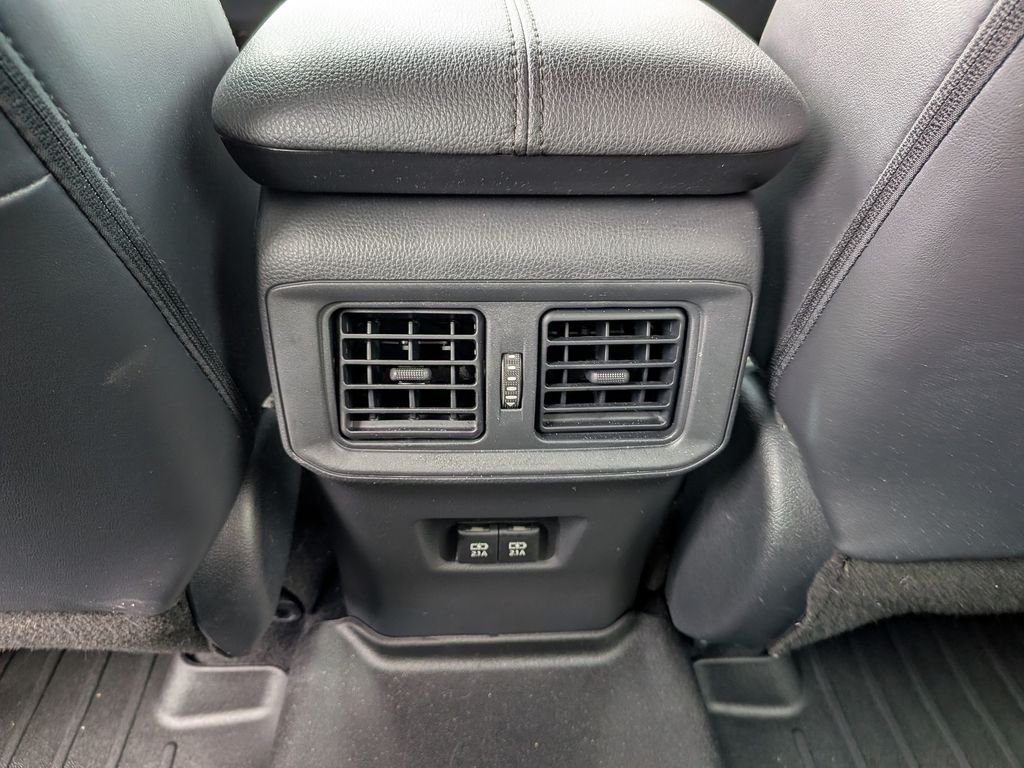 Used 2019 Silver Toyota XLE Premium image 36