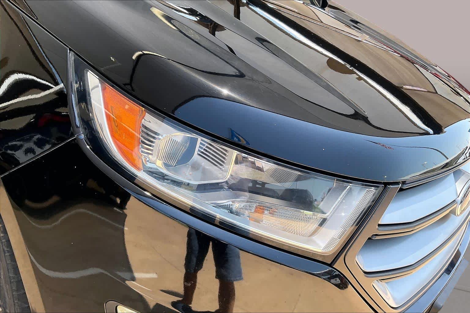 Used 2018 Shadow Black Ford SEL image 26