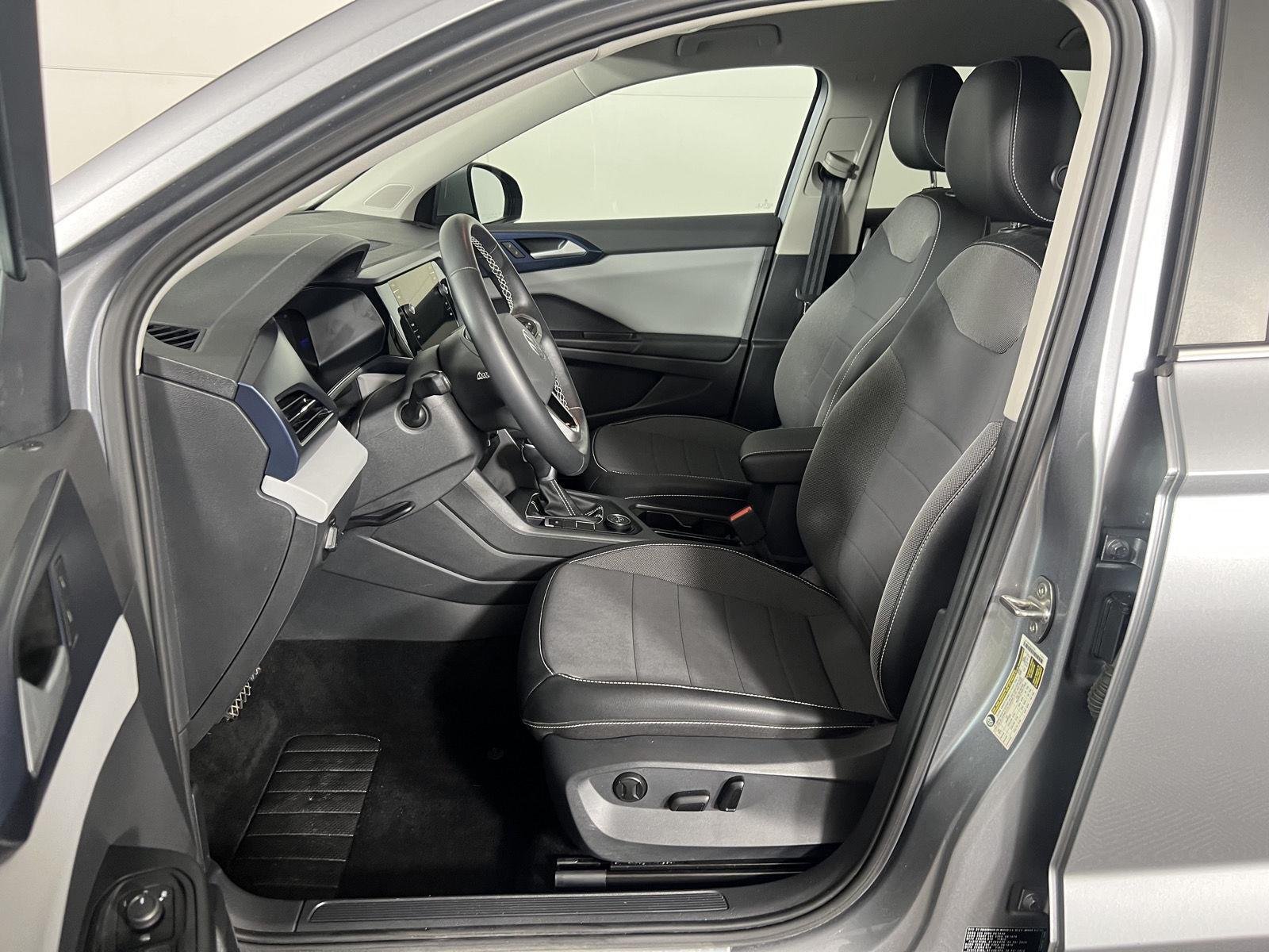 Used 2022 Pyrite Silver Metallic Volkswagen SE image 15