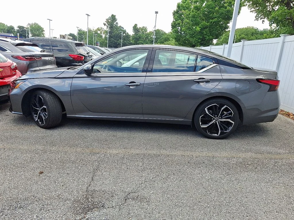 Used 2025 Gray Nissan 2.5 SR image 3