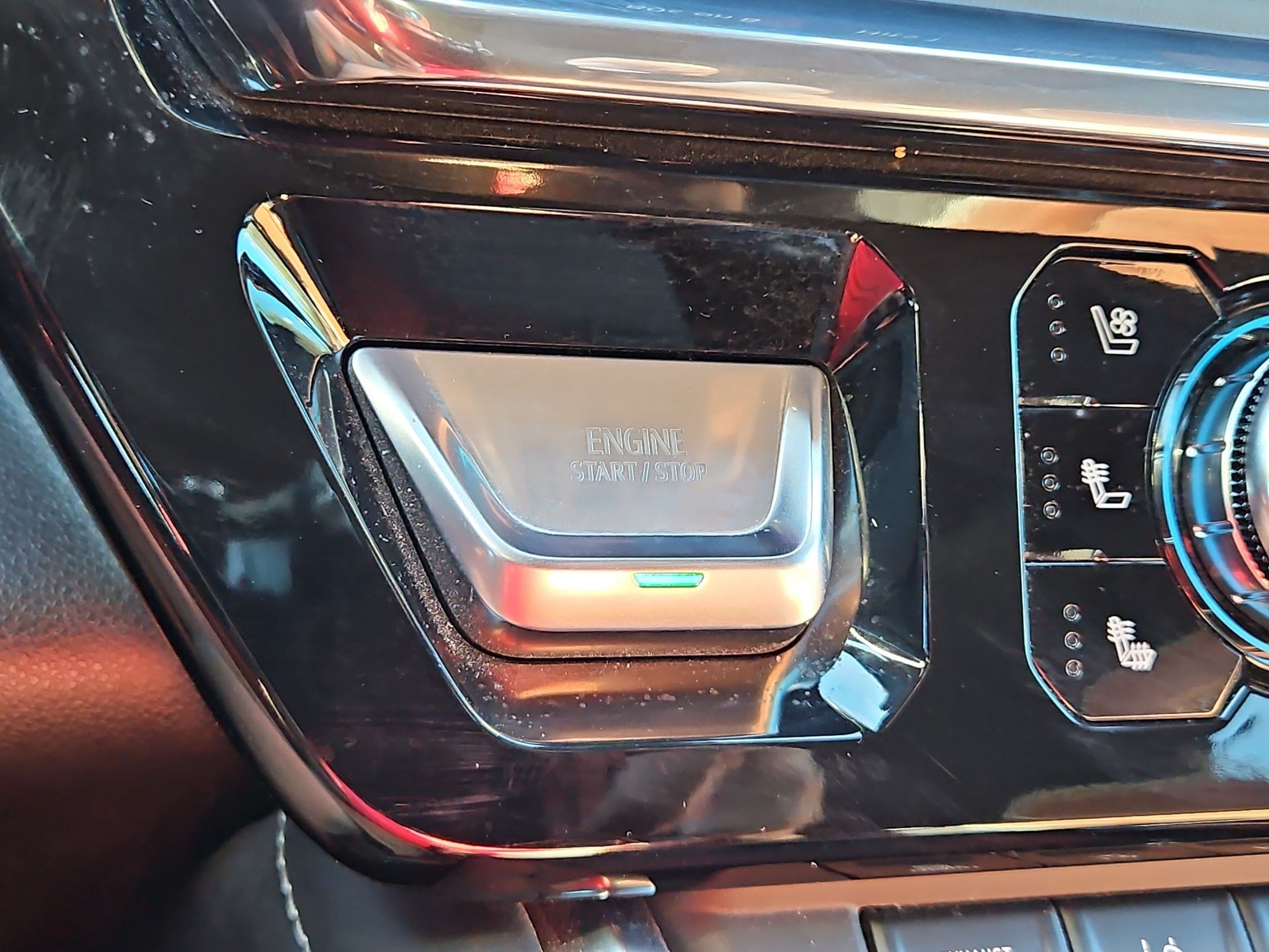 Used 2025 Summit White GMC Denali Ultimate image 19