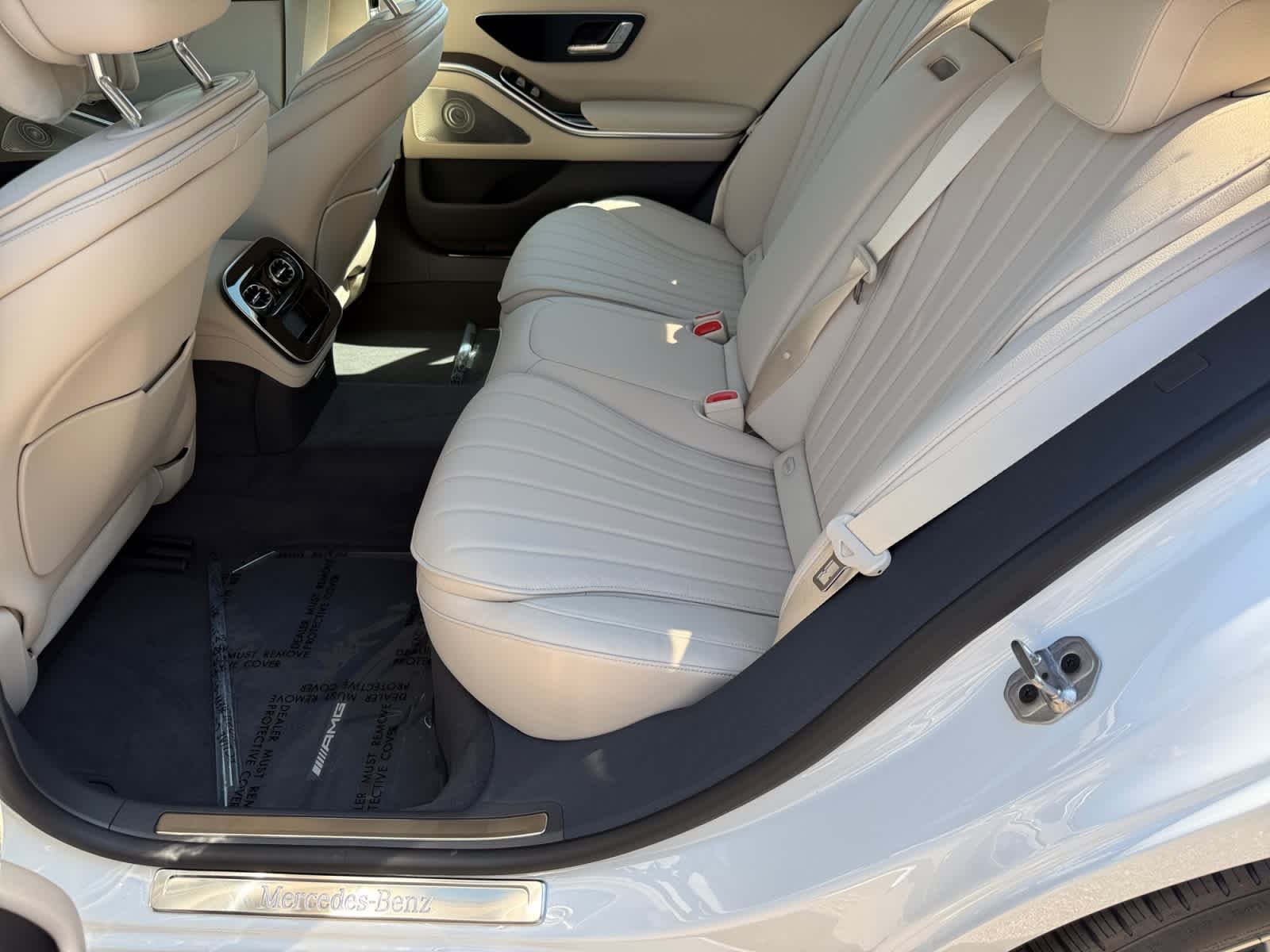 New 2027 MANUFAKTUR Moonlight White Metallic Mercedes-Benz S 500 image 11
