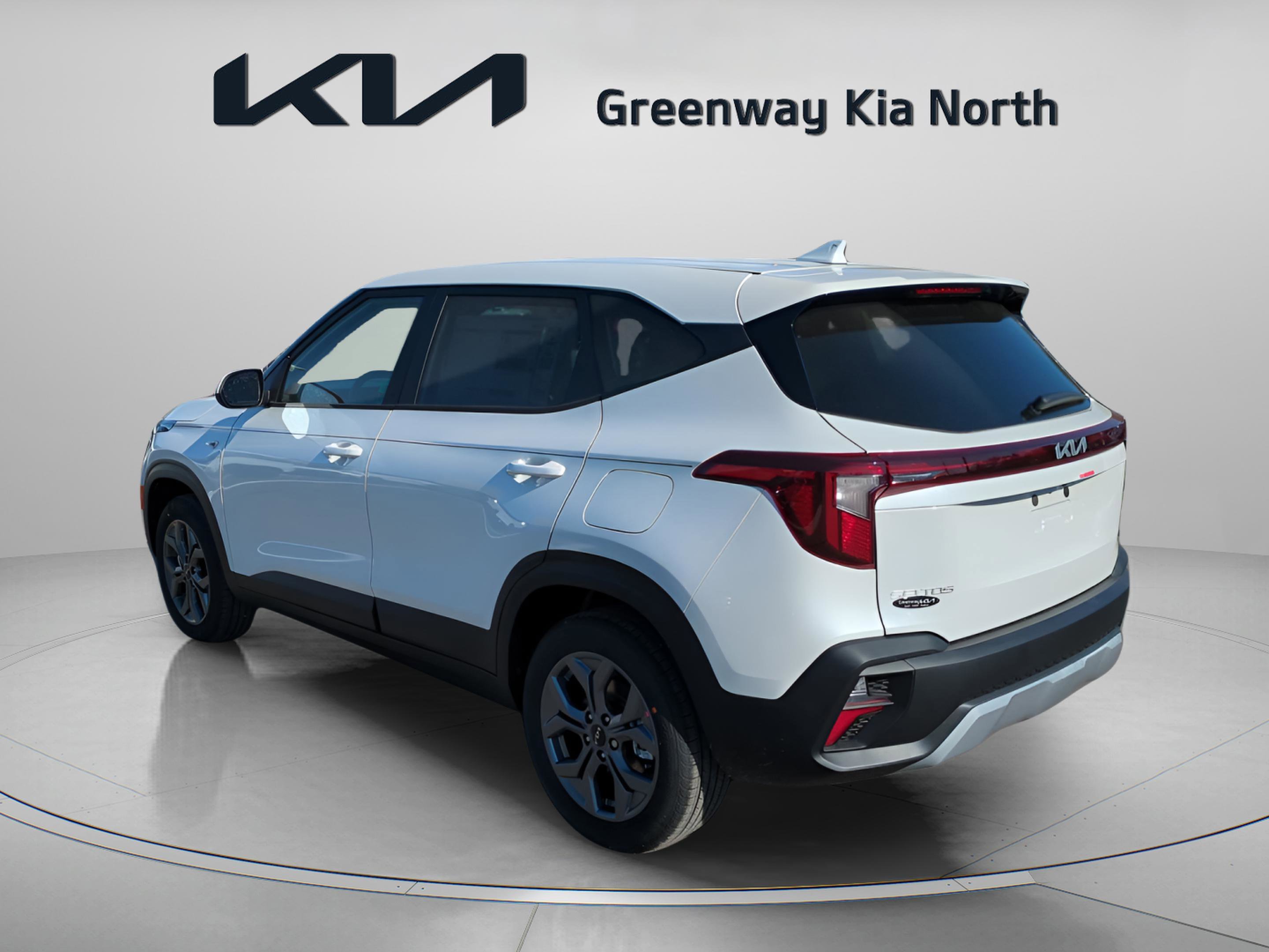 New 2026 Snow White Pearl Kia LX image 6