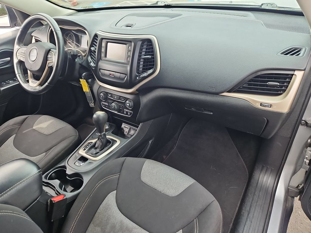 Used 2014 Billet Silver Metallic Jeep Latitude image 17