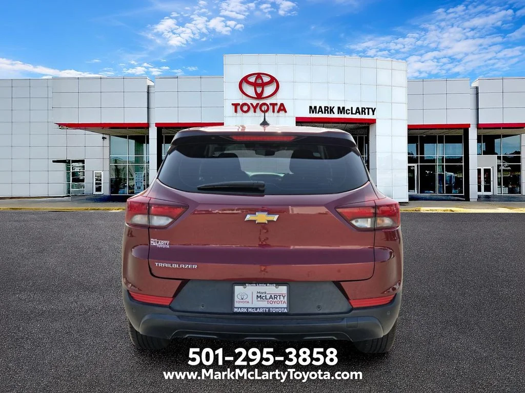Used 2022 Red Chevrolet LS image 4
