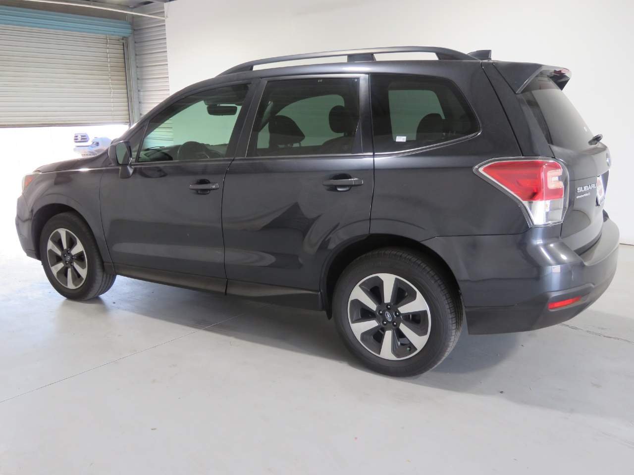 Used 2018 Quartz Blue Pearl Subaru 2.5i Premium image 8