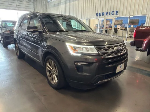 Used 2018 Gray Ford XLT image 1