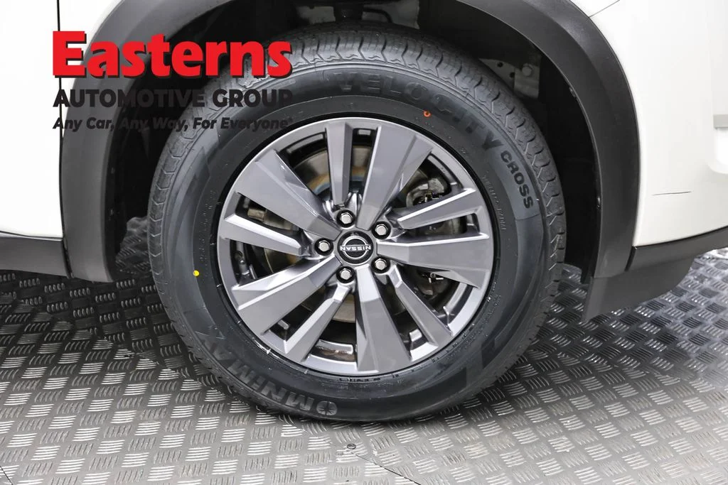 Used 2023 White Nissan SV image 33