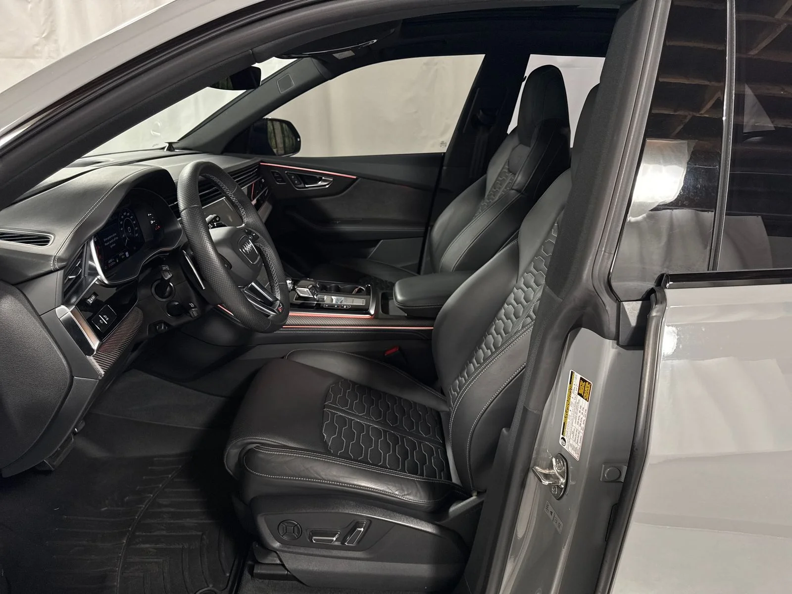 Used 2022  Audi 4.0T quattro image 3