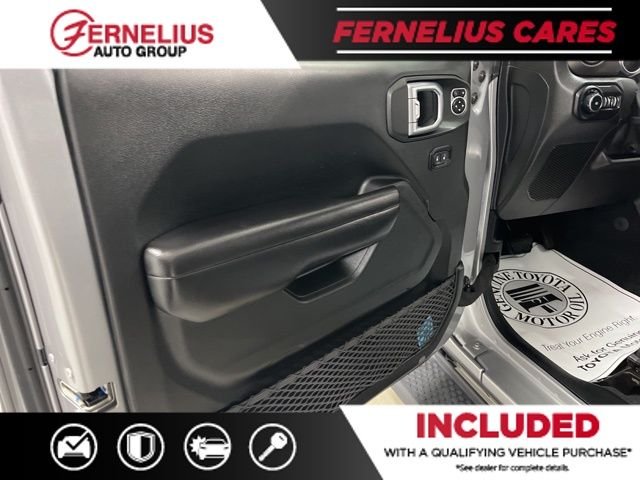 Used 2018 Silver Jeep Unlimited Sport S image 12