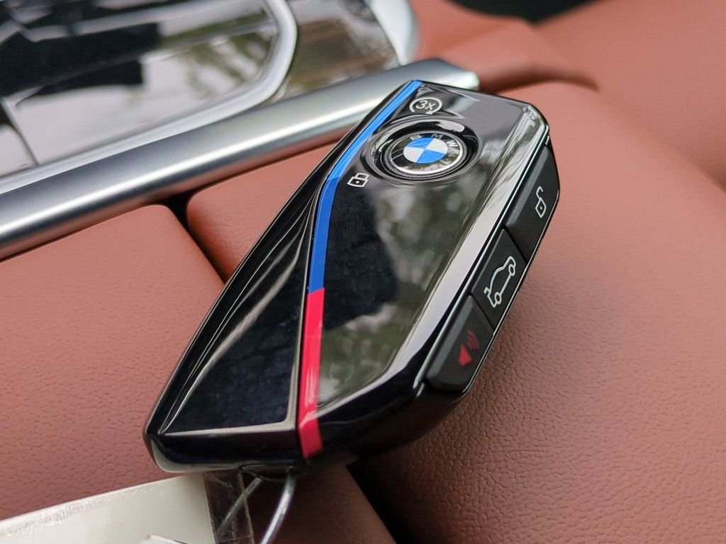 New 2026 Tanzanite Blue II Metallic BMW M60i image 29