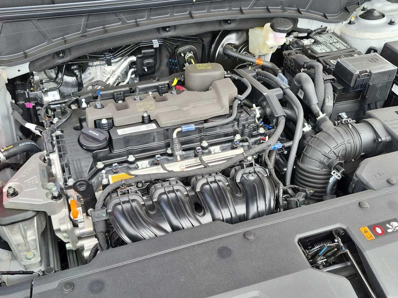 New 2026 Shimmering Silver Hyundai SE FWD image 14