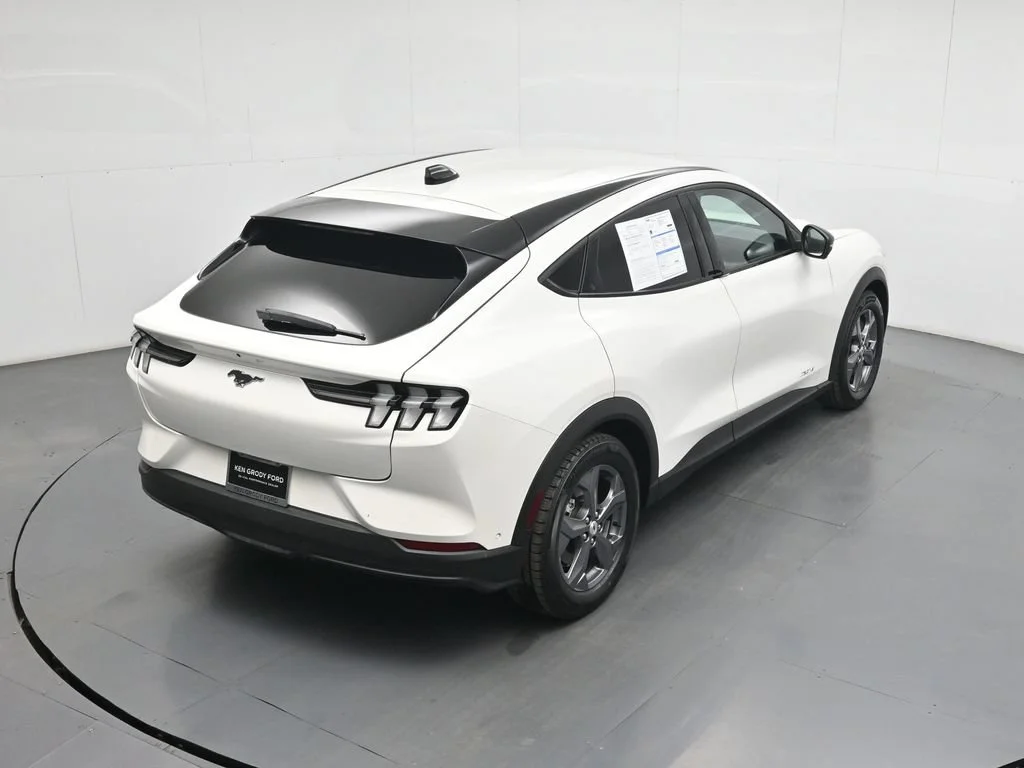 Certified Used 2023 White Ford Select image 38