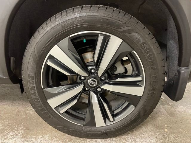Used 2021 Orange Nissan Platinum image 10