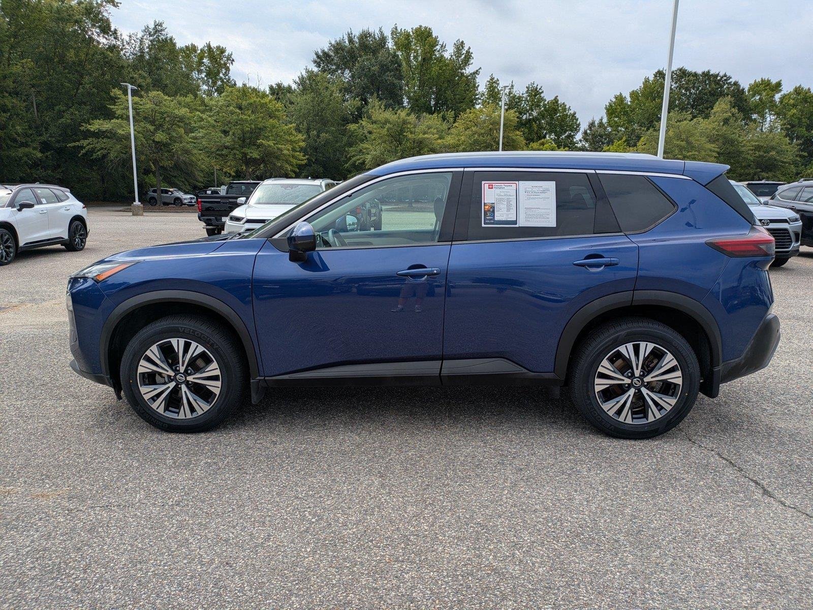 Used 2021 Caspian Blue Metallic Nissan SV image 7