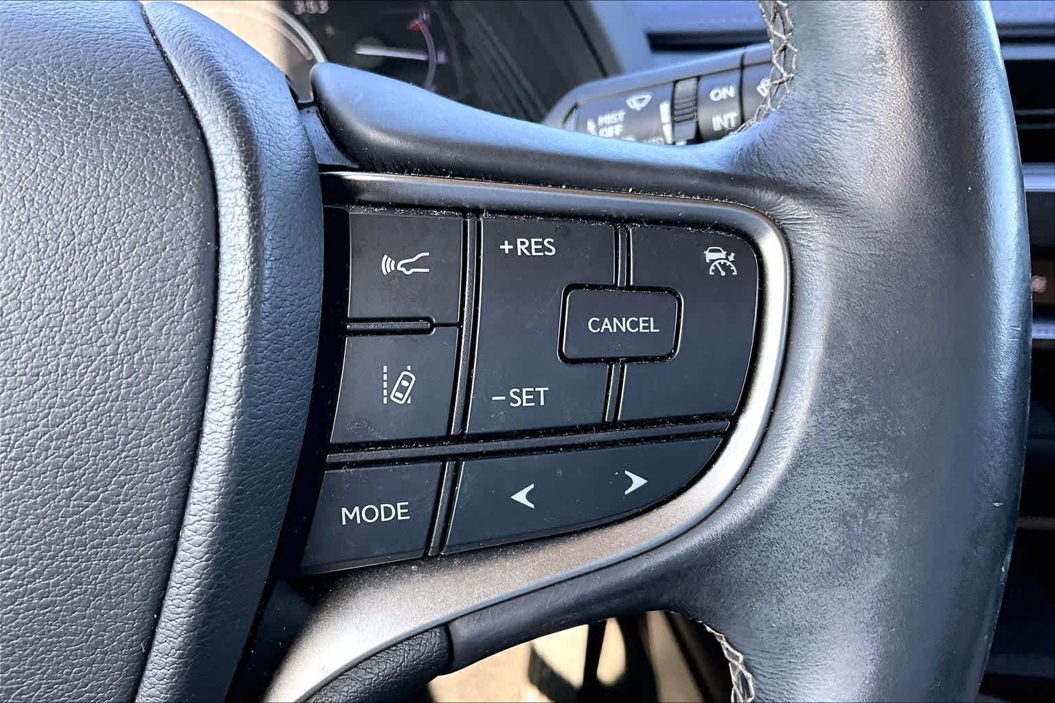 Used 2019 Eminent White Pearl Lexus Luxury image 25