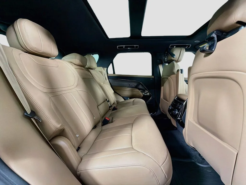New 2027 Fuji White Land Rover SE image 29