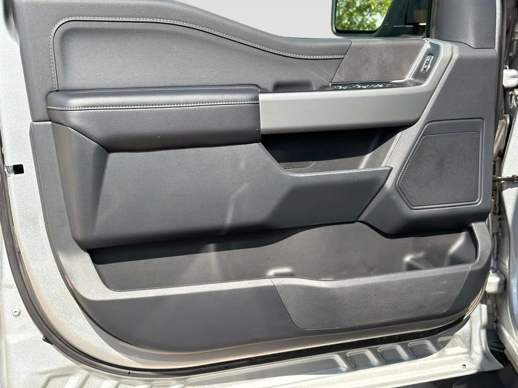 Used 2025 Iconic Silver Metallic Ford XLT image 18