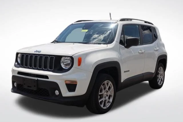 Used 2023 White Jeep Latitude image 6