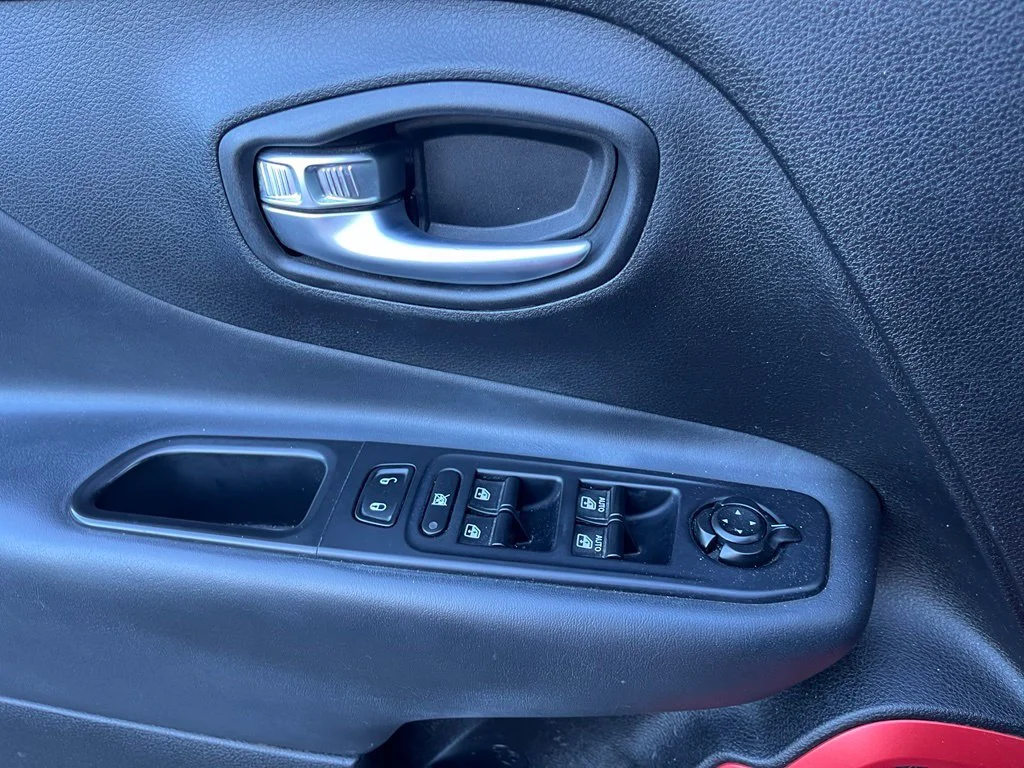 Used 2018 Red Jeep Trailhawk image 10