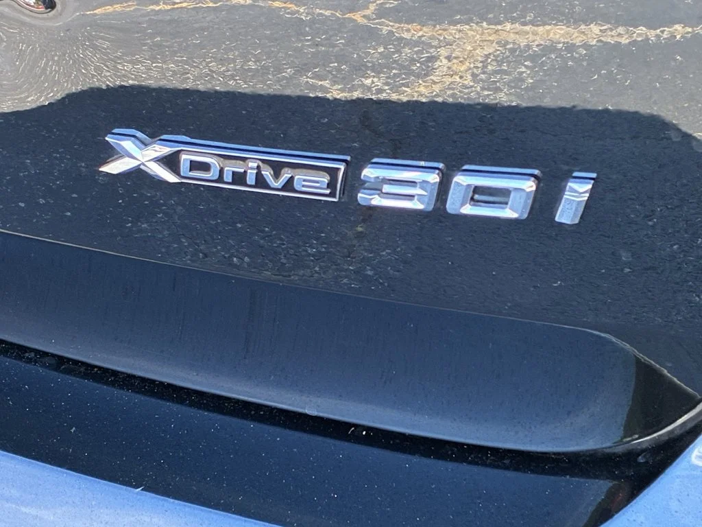 Used 2024 Black BMW xDrive30i image 14
