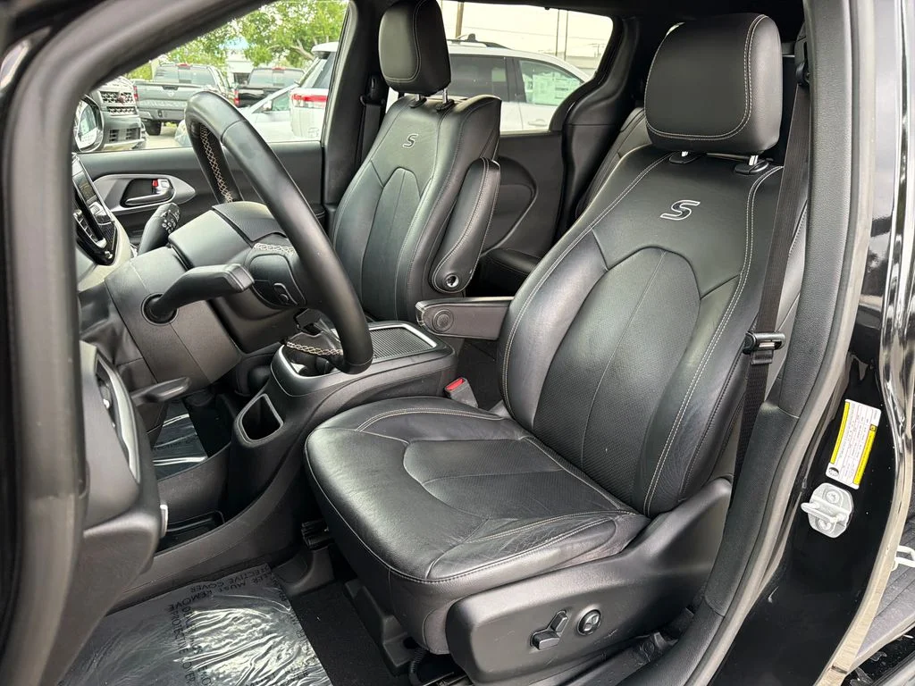Used 2020 Black Chrysler Touring L Plus image 29