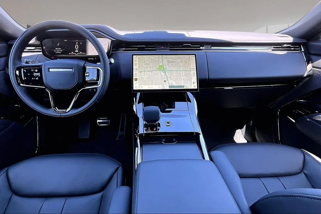 New 2026 Fuji White LAND ROVER Dynamic SE image 5