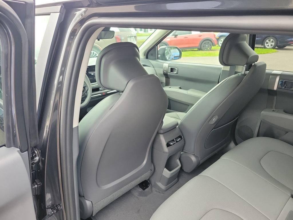 New 2027 Interstellar Gray Kia Wind image 16