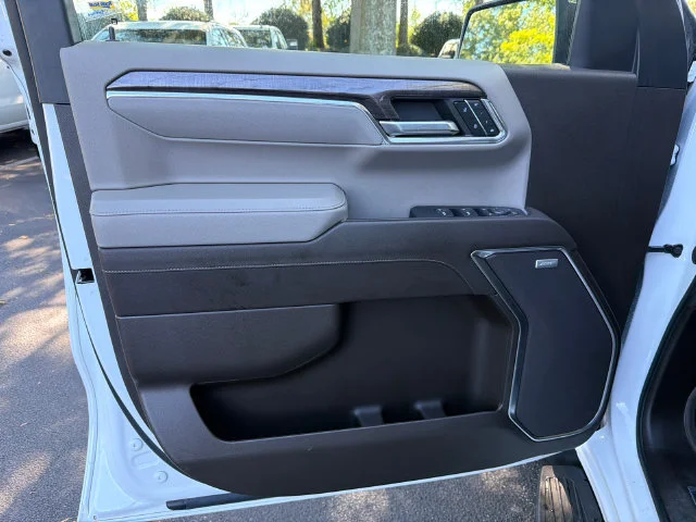 Used 2024 Summit White Chevrolet LTZ image 10