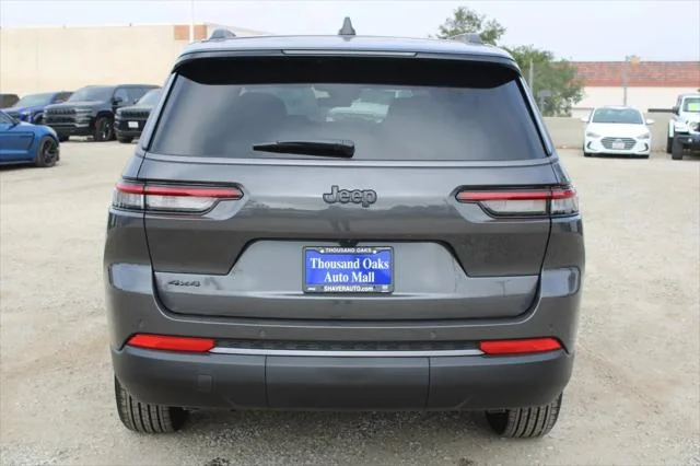 New 2026 Baltic Gray Metallic Clear-Coat Exterior Paint Jeep Laredo image 5