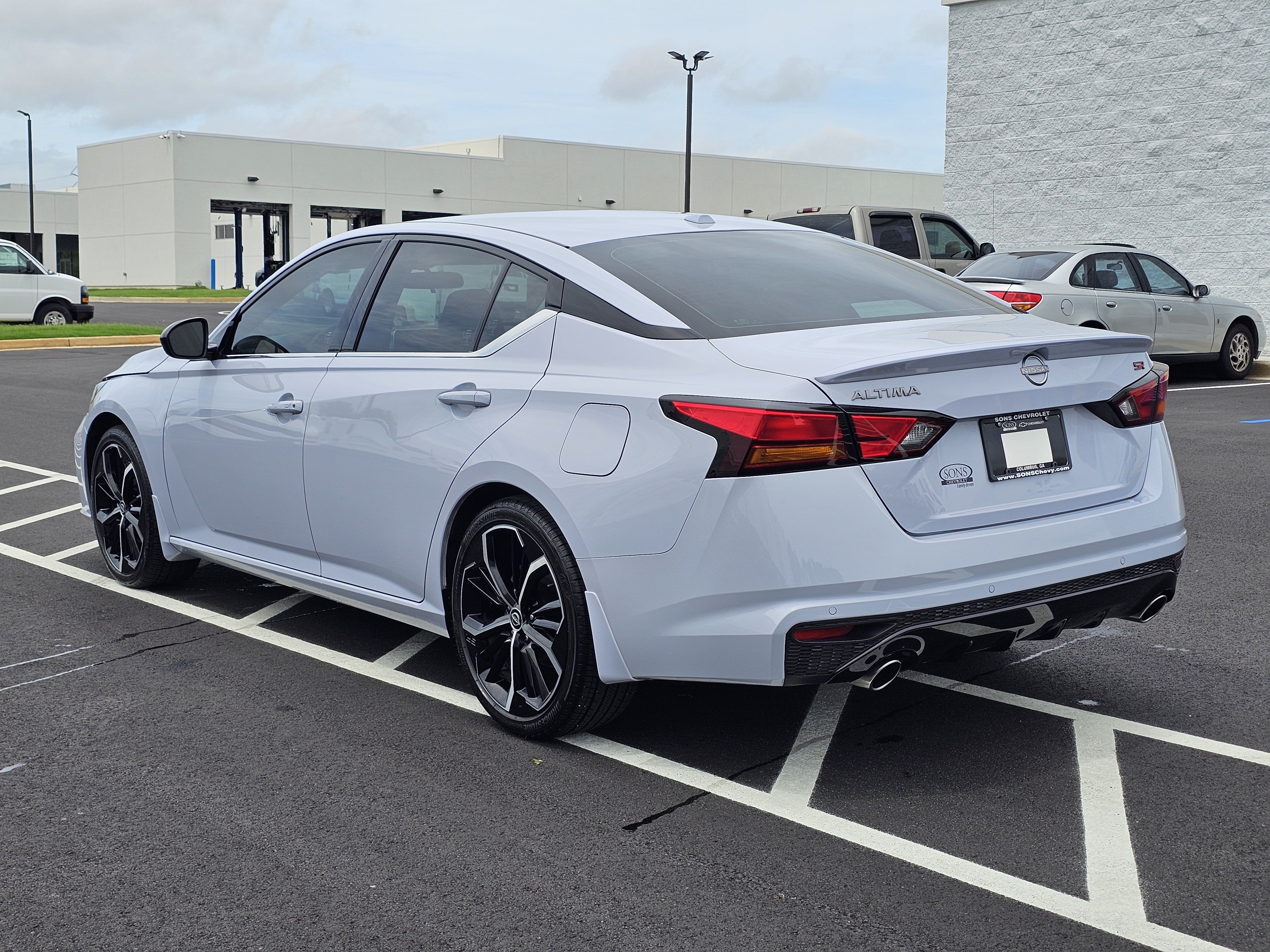 Used 2025 Gray Nissan SR FWD image 14