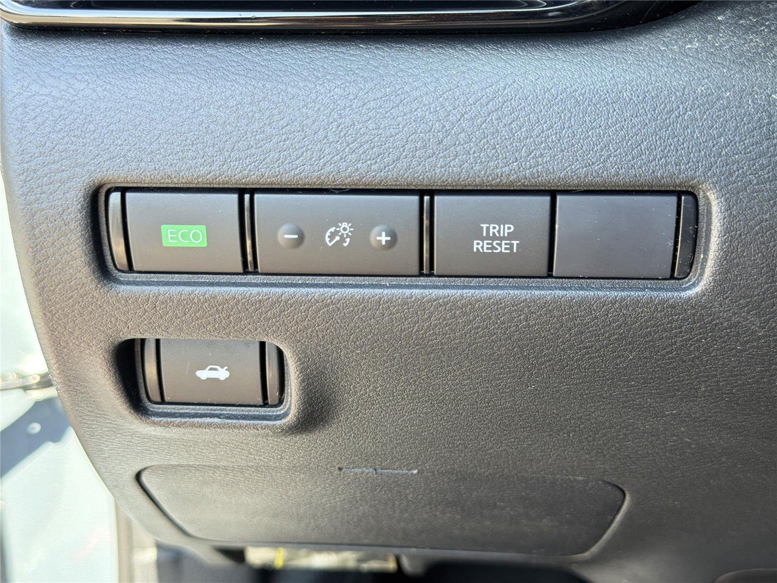 Used 2024 Atlantic Gray Metallic Nissan SR image 17