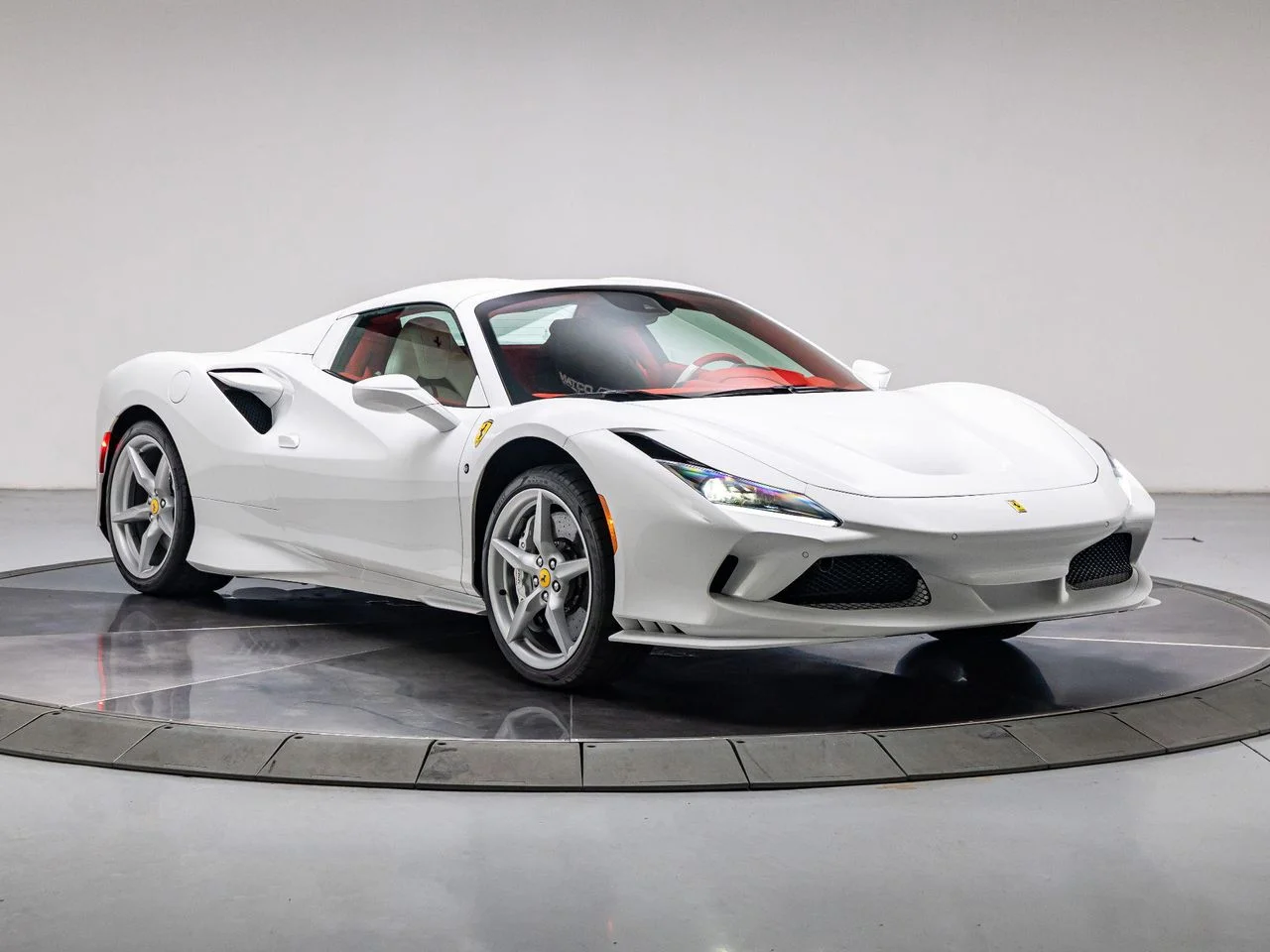 Used 2022 Bianco Cervino - Extra Campionario Ferrari Spider image 15