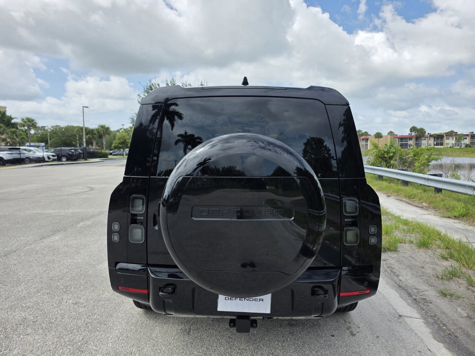 New 2026 Santorini Black Land Rover P400 X-Dynamic SE image 6