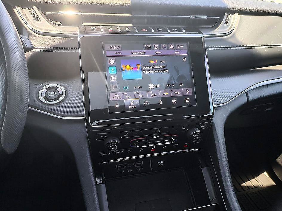 Used 2023 Silver Zynith Jeep Altitude X image 19