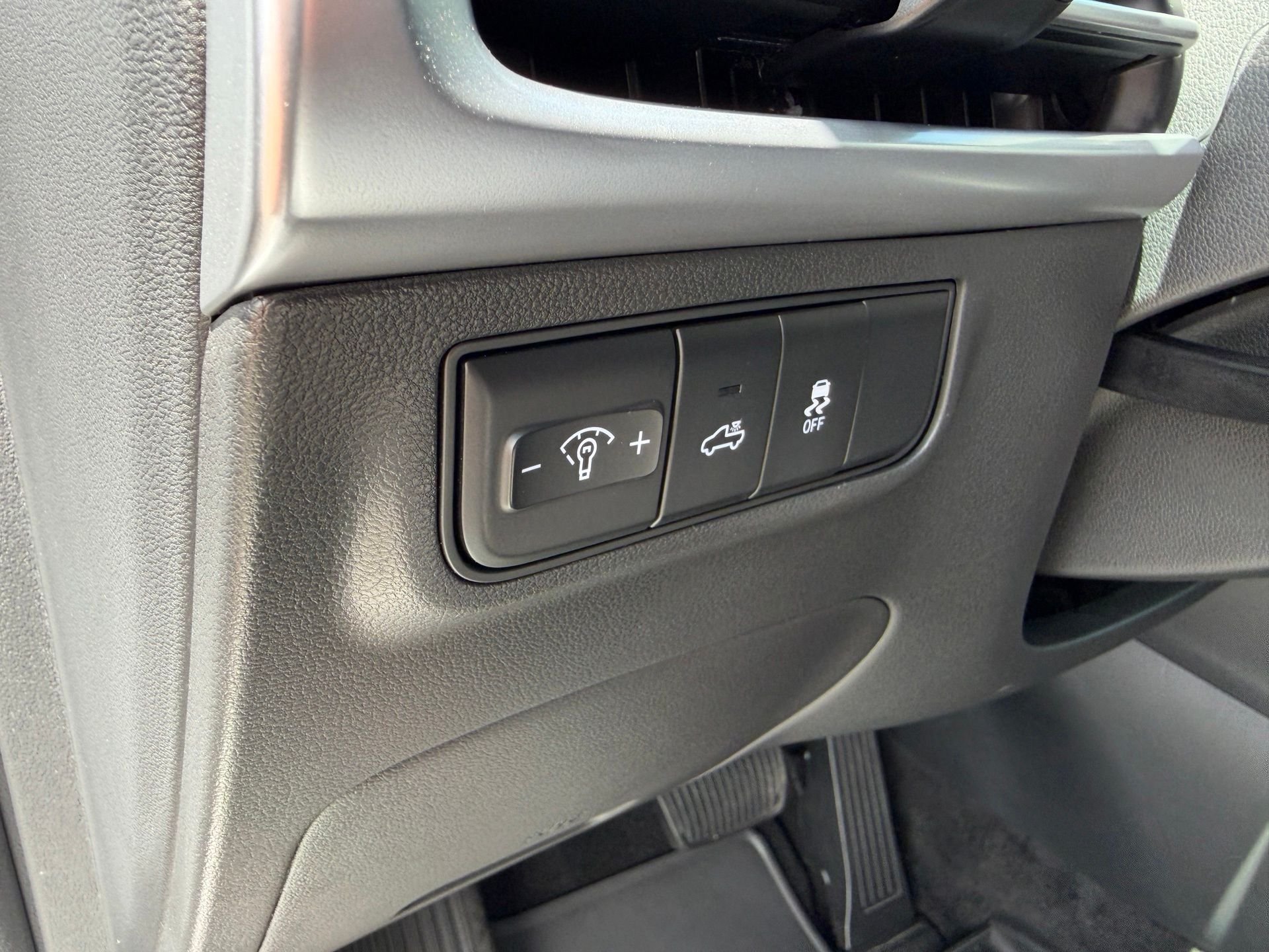 Certified Used 2025 White Hyundai SEL image 27