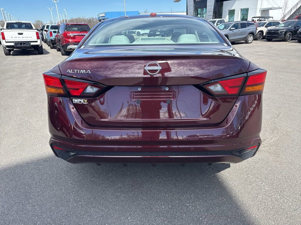 View vehicle photo 4