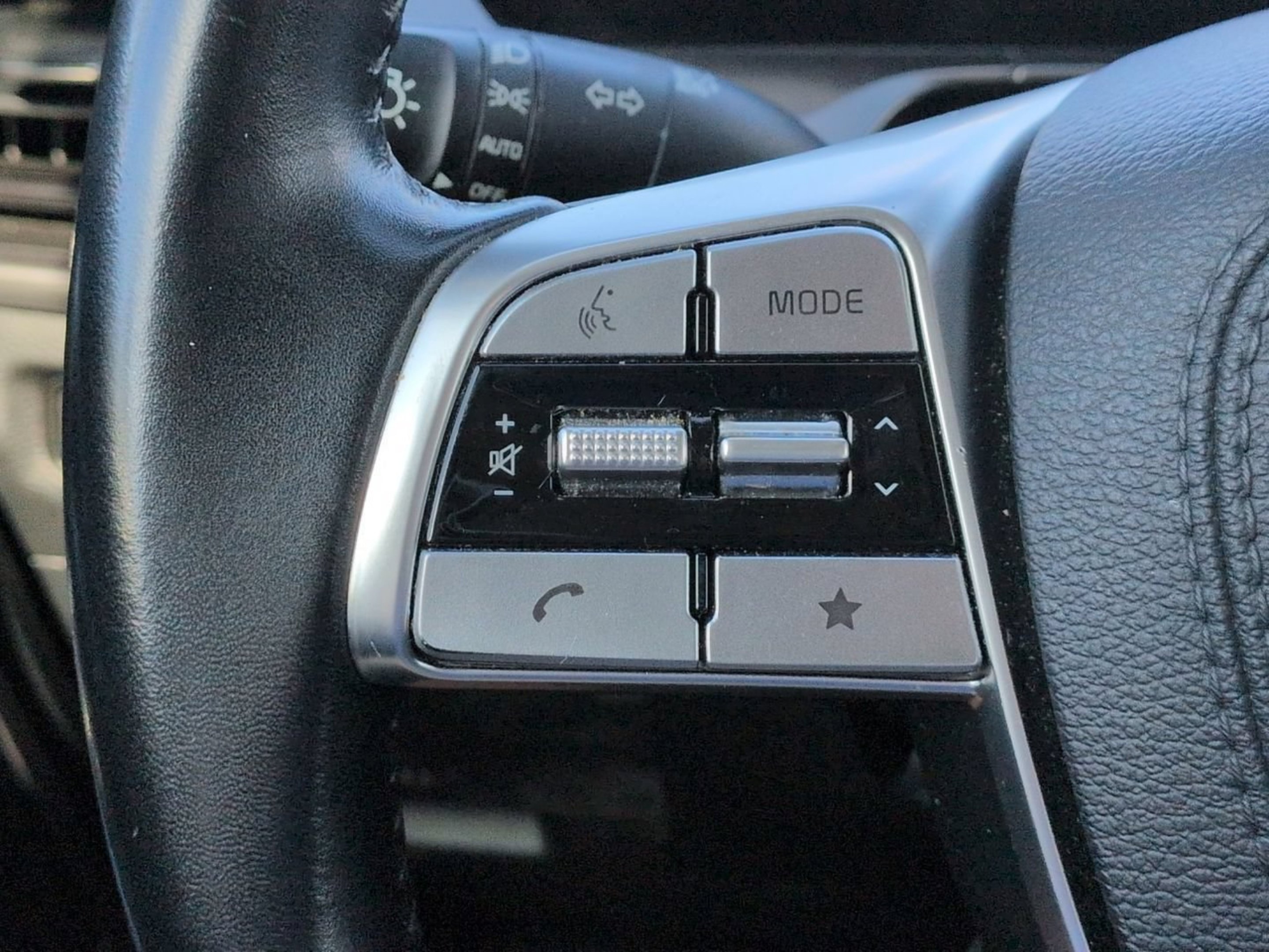 Certified Used 2025 Glacial White Pearl Kia S image 27