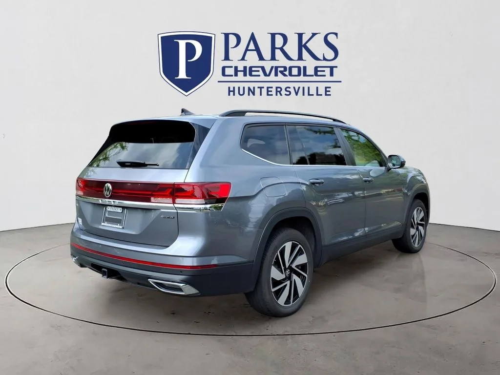 Used 2024  Volkswagen 2.0T SE w/Technology image 33