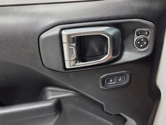 Used 2025 White Jeep Rubicon image 29