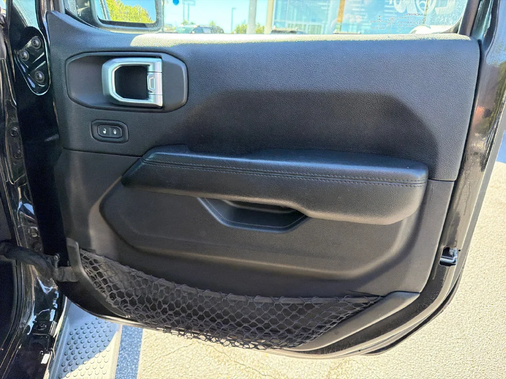 Used 2020 Black Jeep Unlimited Sahara Altitude image 14