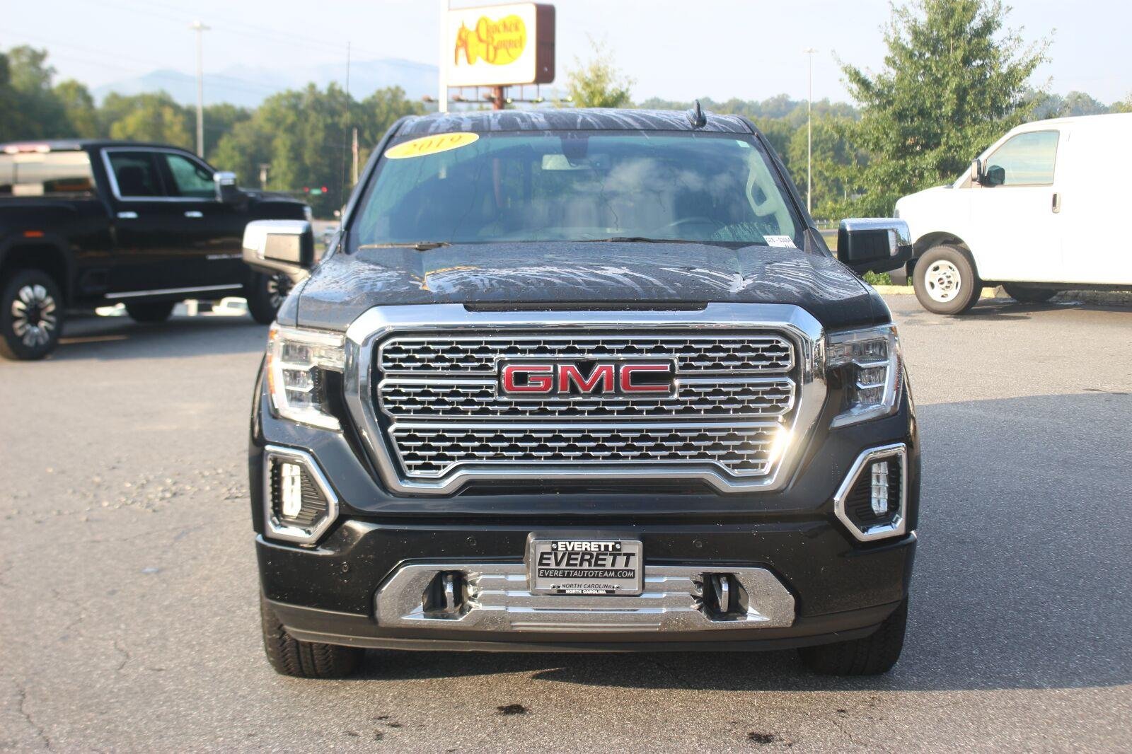 Used 2019 ONYX BLACK GMC Denali image 2