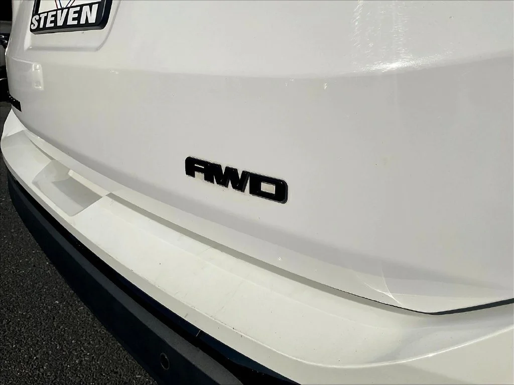 Used 2020 Summit White GMC SLT image 27
